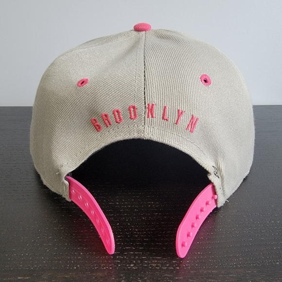 T&T BROOKLYN Snapback Baseball Cap in Gray and Pink - Picture 6 of 10
